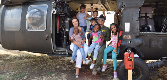 Nios conocieron la Base Area y participaron de las actividades diarias de un piloto