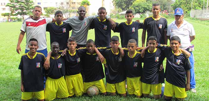 Cinco goles y pol�mica entre las comunas 5 y 7