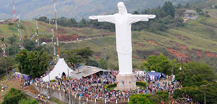 Cristo Rey te recibe con sus brazos abiertos en su aniversario