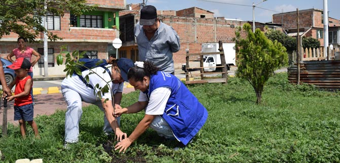 Habitantes de la Comuna 13 enlucieron su entorno