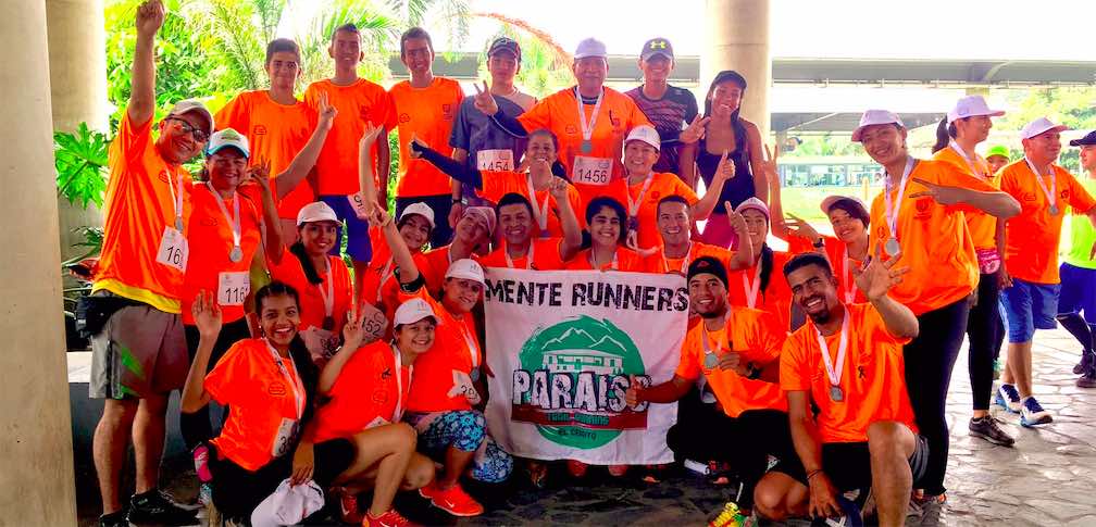 Un batall�n naranja atraves� a Silo� en la carrera de los 5K Ladera