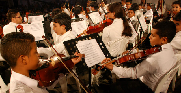 Paseo de la Avenida Colombia se llena de m�sica con ocasi�n del alumbrado