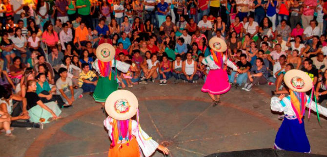 Folclor del Pac�fico y Atl�ntico se encuentran en la Feria de Cali