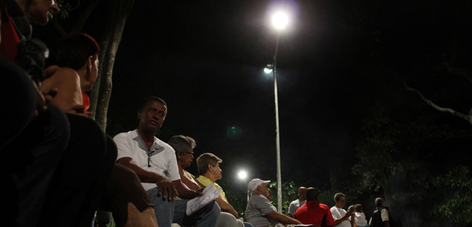 Alcalde de Cali y Secretario de Gobierno entregan nuevos parques con cambio de iluminaci�n, en la comuna 11 de Cali