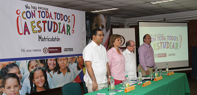 Matriculat�n recorri� ladera de Cali, invitando a los menores a estudiar