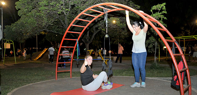 Recreaci�n se toma parques y zonas verdes de la comuna 2, por cambio de la iluminaci�n