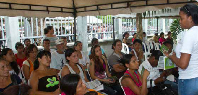 Convocan a titulares de M�s Familias en Acci�n para ingresar al sistema bancario