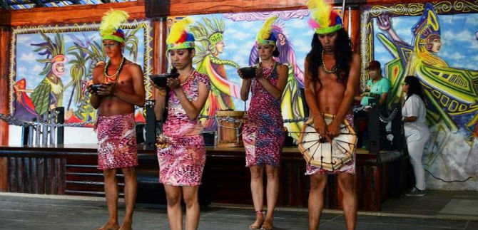 Celebran D�a de la Madre en el campo cale�o