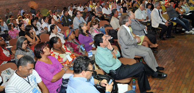 En foro de homenaje a Mandela preguntan qu� tan racistas son los cale�os