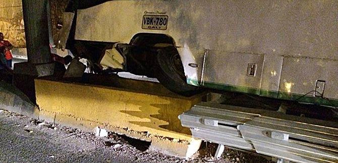 Amortiguadores de impacto, instalados por Tr�nsito, salvan vidas