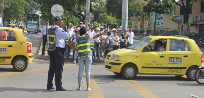 Secretar�a de Tr�nsito capacita a los nuevos reguladores del tr�nsito de Cali