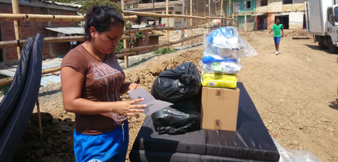 Consejo de Riesgo atiende a familias damnificadas por deslizamiento