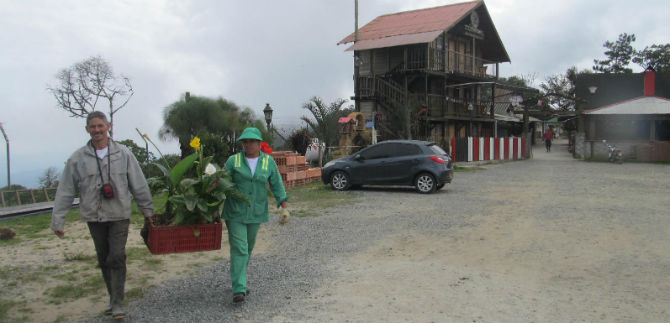 Operadora de Aseo le cambi� la cara al km 18  en la v�a al mar