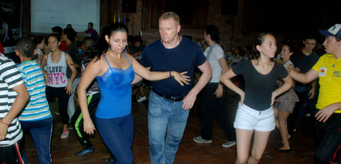 Mundial de Salsa ense�a c�mo se baila en Cali