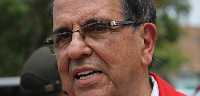 Alcalde no quiere que investigaci�n de la ELA se congele y se une al reto de agua helada