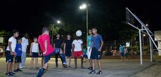 Administraci�n entrega este martes parques y zonas verdes con luz blanca en comuna 21