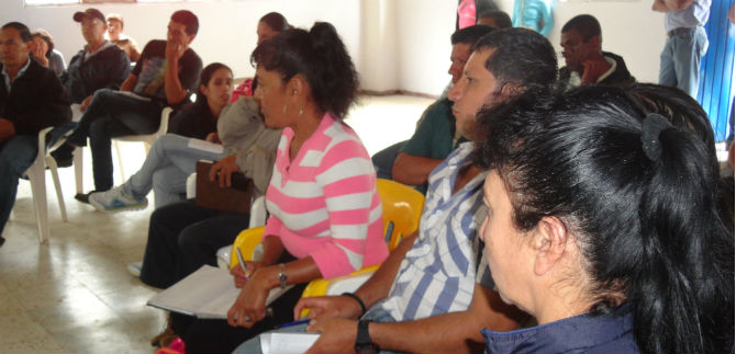 Mujeres campesinas de Felidia fortalecen procesos de desarrollo econ�mico