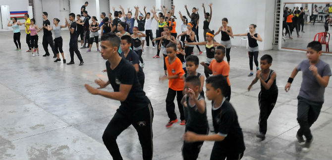 Programa de Semilleros de las Escuelas de Salsa grad�a primera promoci�n