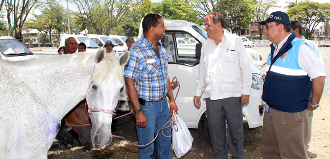 Sustituci�n de carretillas por camionetas no tiene reversa; cambia 30 m�s este martes