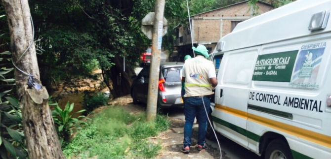 Dagma investiga color negro en aguas del r�o Cali