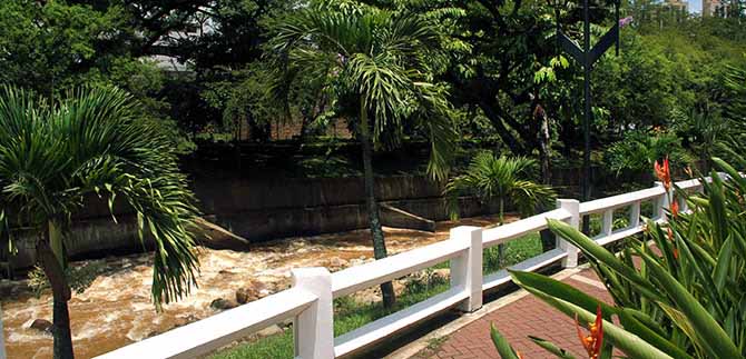 Quebrada El Chocho produjo turbiedad en r�o Cali; Dagma eval�a muestras