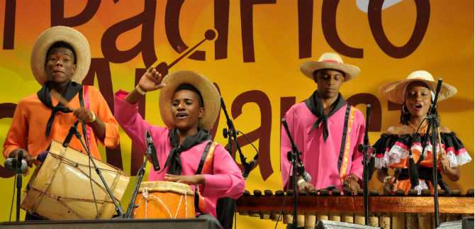 Finalistas al premio de periodismo cultural de Distintas maneras de narrar m�sicas y cantos del Pacifico
