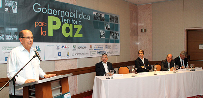 Cale�os discuten en foro sobre la Gobernabilidad Territorial para la Paz
