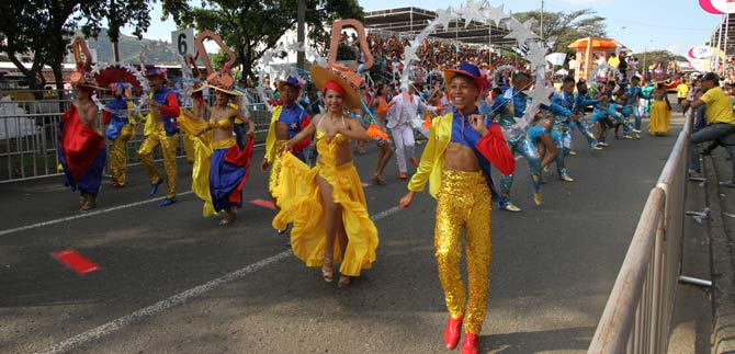 Se estrena Sals�dromo nocturno, con el tradicional sabor y alegr�a cale�os