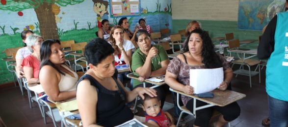 Lanzan programa de Alfabetizaci�n para madres cuidadoras