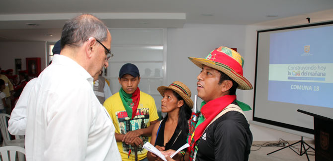 Biblioteca p�blica de la comuna 18 acorta la brecha hacia el aprendizaje y conocimiento