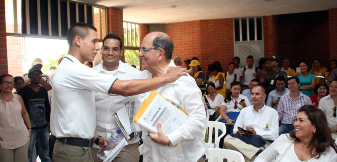 Alcalde insta a padres a matricular a hijos en instituciones p�blicas; hay 20.500 cupos