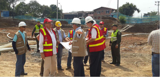 Alcalde de Cali evalu� el avance de obras de infraestructura vial en el oriente de la ciudad