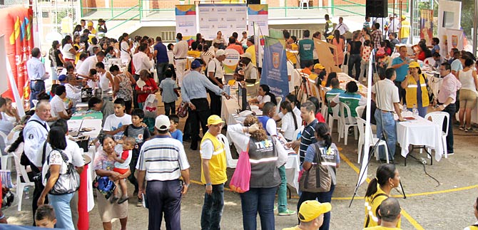 Feria Informativa y de Servicios en la comuna 13