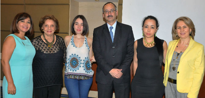 Gremio Hotelero rindi� homenaje p�stumo al creador del Petronio