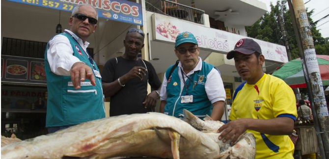 Se refuerza inspecci�n y control a expendio de alimentos en Semana Mayor