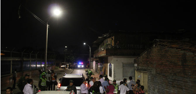 En calles y parques de la comuna 15 brilla la luz blanca