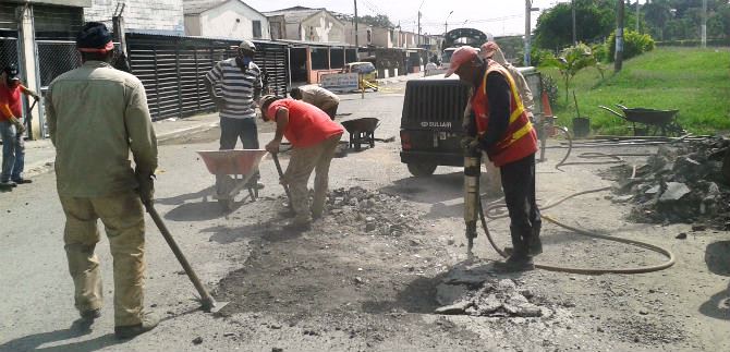 Con inversi�n de $1412 millones, reconstruir�n v�as en las comunas 13, 15 y 18