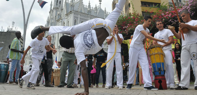 Con tambores contra el racismo, Cali conmemor� la afrocolombianidad
