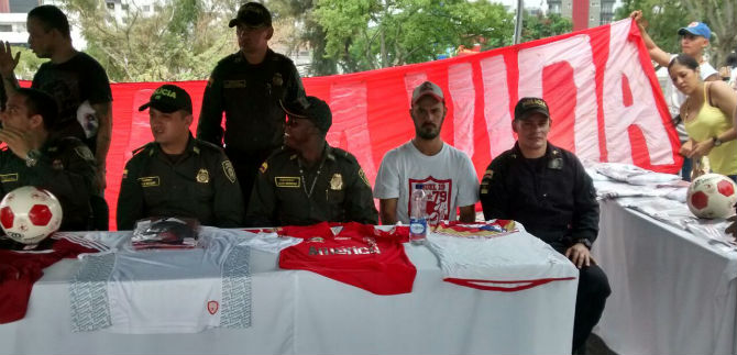 Barristas de Cali se desarman; primera jornada del a�o con apoyo de Asesor�a de Paz