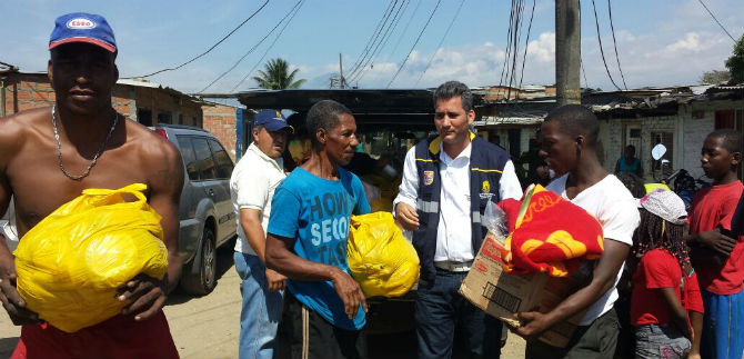 Alcald�a de Cali entreg� ayudas humanitarias a familias afectadas por incendio en Comuna 15