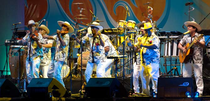 Doce grupos se disputan el Bombo Golpeador que se entregar� en la noche de hoy