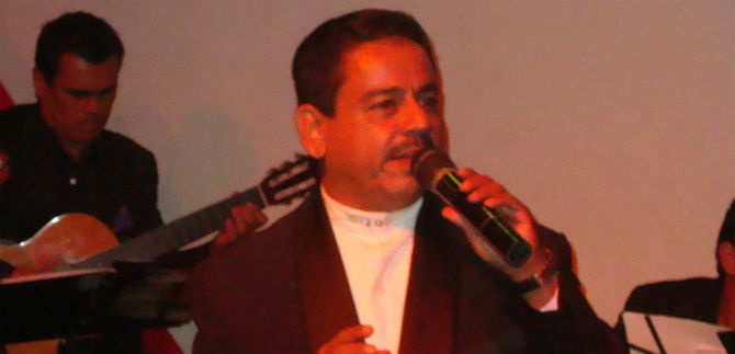 Cantante Arbey Rom�n, en vivo en Jueves del Sam�n