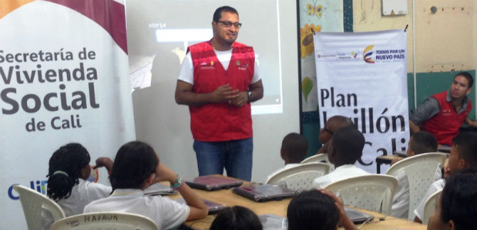 Estudiantes aprenden sobre riesgos de vivir en un jarill�n