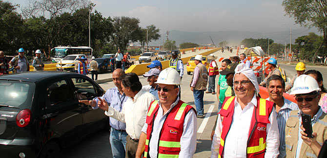 Alcalde Guerrero da paso por dos calzadas de la principal puerta de Cali