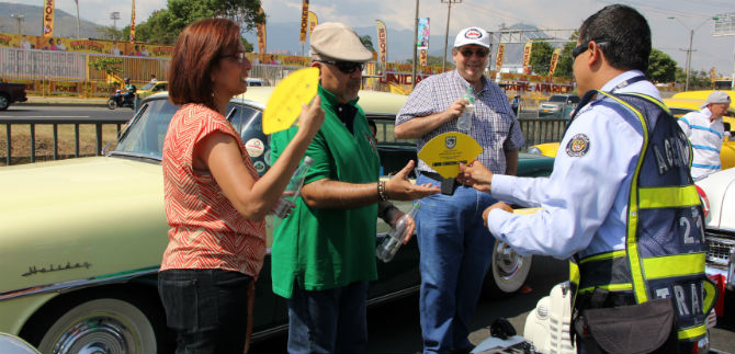 Mensaje de Tr�nsito a rumberos: Beber y Manejar no es para Celebrar