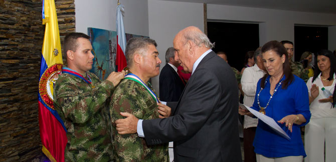 Alcalde impone la Orden Sebasti�n de Belalc�zar al General Torres Escalante