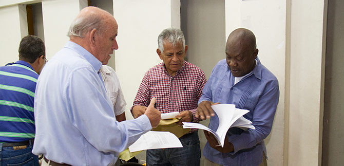 Alcalde Armitage se reuni� con l�deres comunitarios de la comuna 16