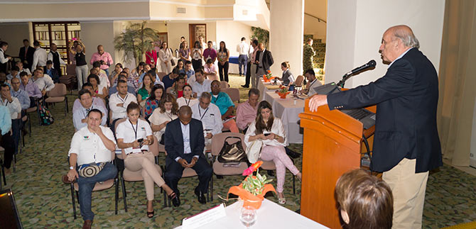 Con participaci�n y programas sociales estamos respaldando la paz: Armitage