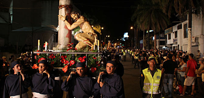 La procesi�n de Semana Santa retoma su ruta