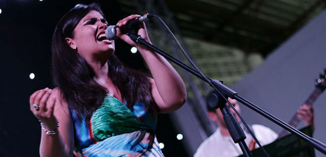 Lanzan El Mono N��ez en el Teatro Julio Mario Santodomingo